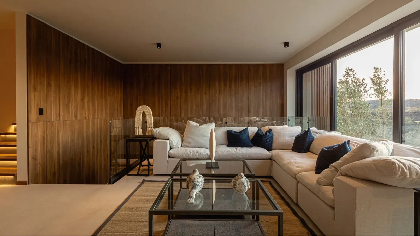 Interior editorial en armonía con la naturaleza — Punta Serra