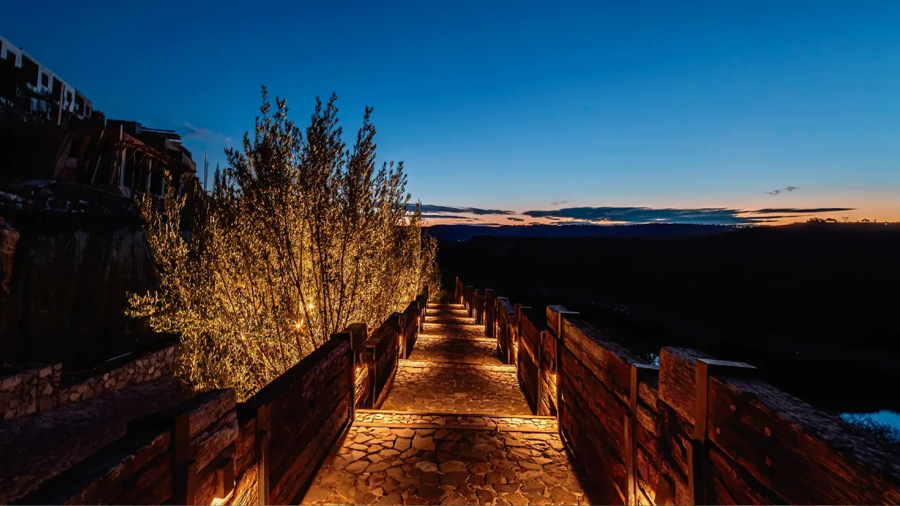 Atardecer sobre la Presa del Batán — Punta Serra